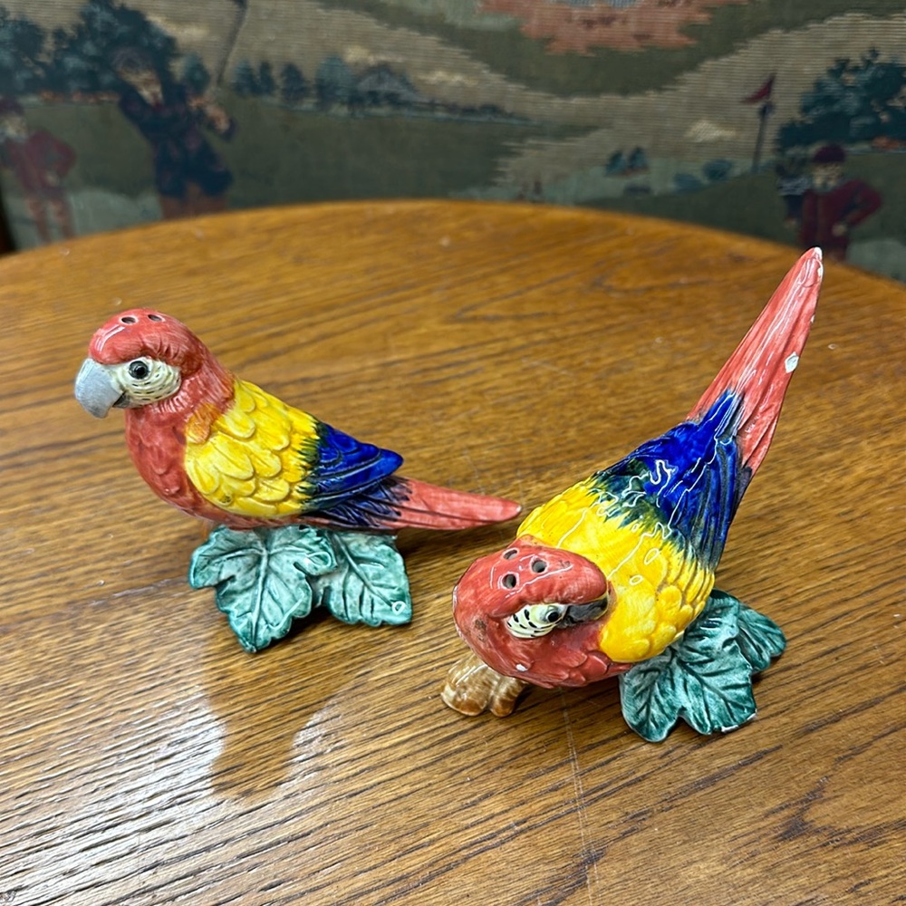 Vintage Fitz and Floyd parrot salt, and pepper shakers, hand, painted, 4” tall.